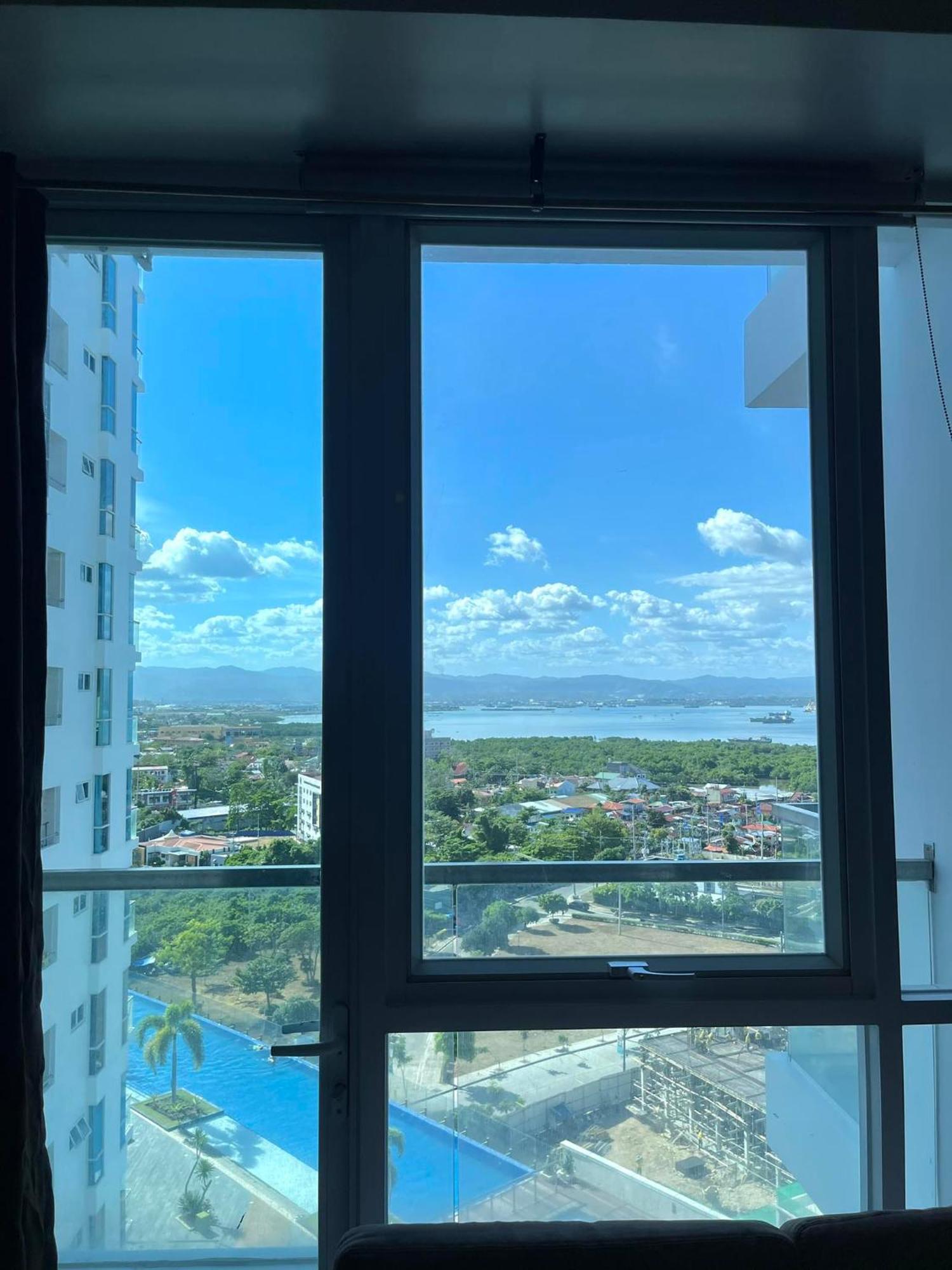 Mactan Newtown Condo With Pool Access มักตัน ภายนอก รูปภาพ