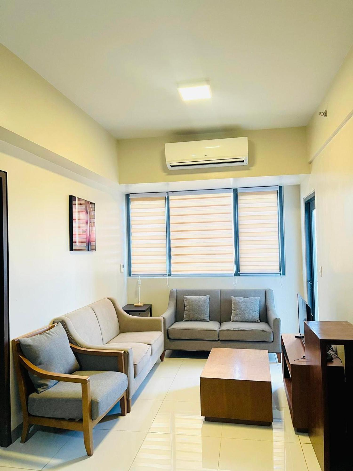 Mactan Newtown Condo With Pool Access มักตัน ภายนอก รูปภาพ