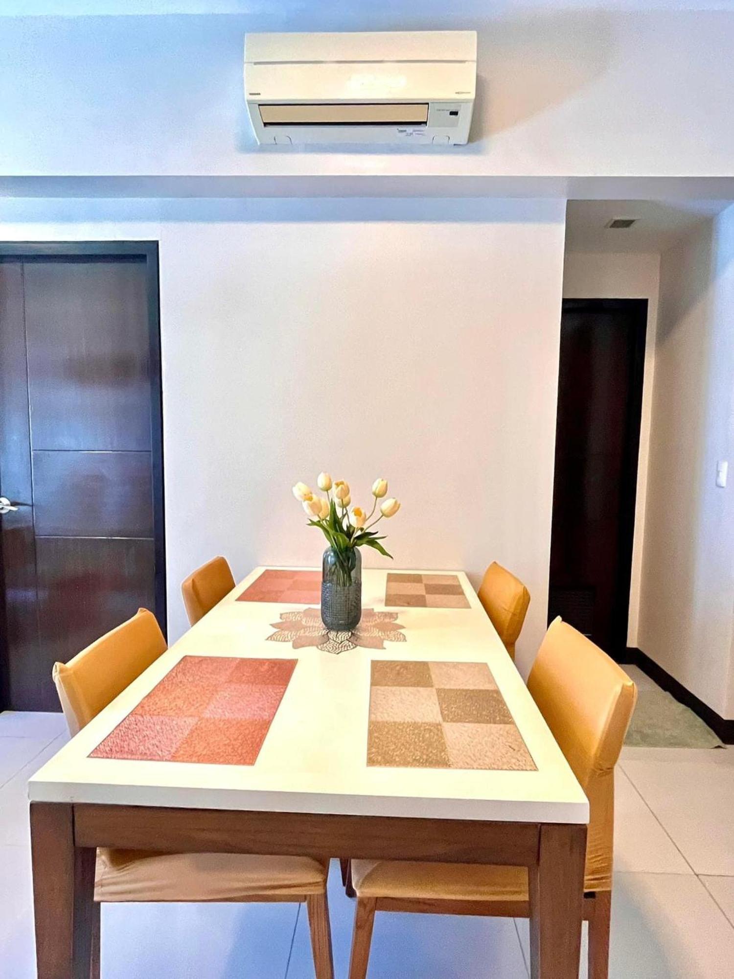 Mactan Newtown Condo With Pool Access มักตัน ภายนอก รูปภาพ